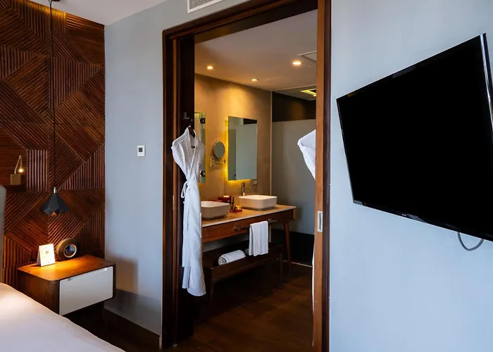 The Fives Downtown & Residences, Curio Collection By Hilton Hotel