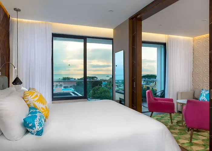 Hotel The Fives Downtown & Residences, Curio Collection By Hilton