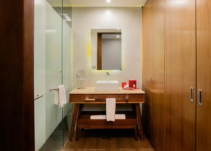 Hotel The Fives Downtown & Residences, Curio Collection By Hilton 4*