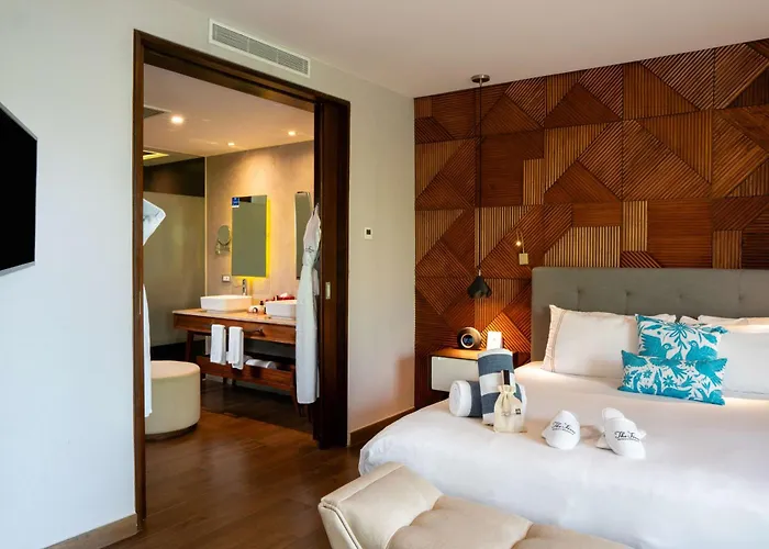 Hotel The Fives Downtown & Residences, Curio Collection By Hilton