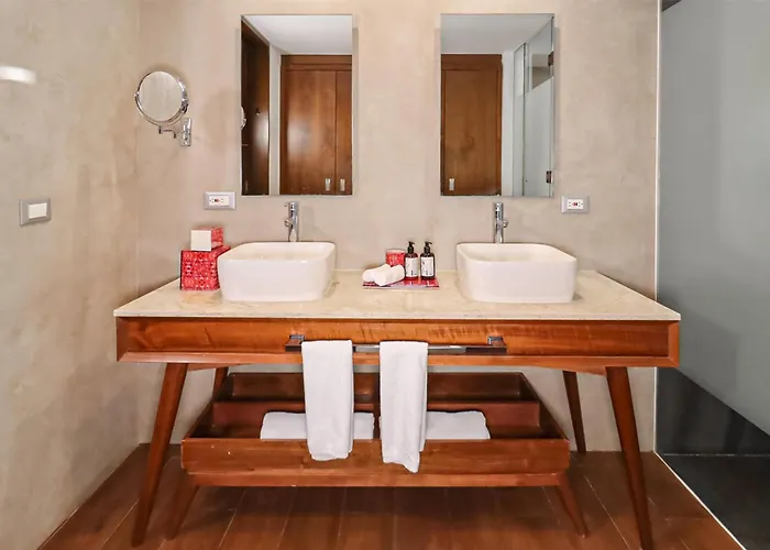 Hotel The Fives Downtown & Residences, Curio Collection By Hilton 4*