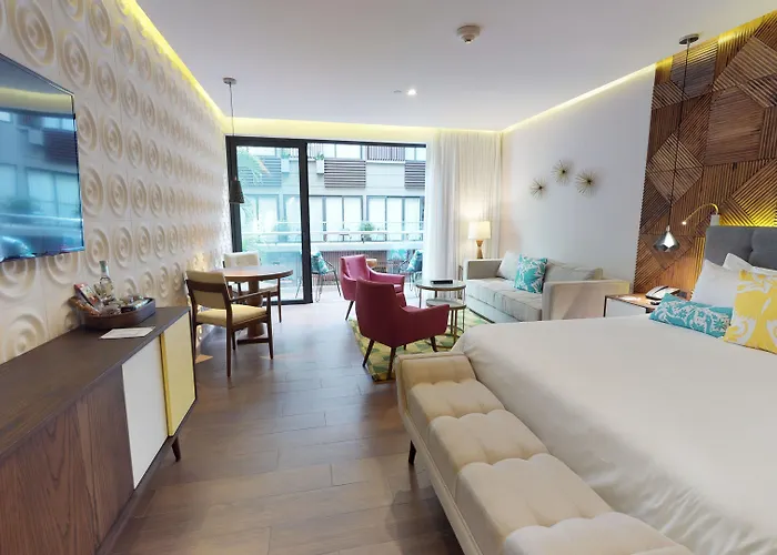 Hotel The Fives Downtown & Residences, Curio Collection By Hilton 4*