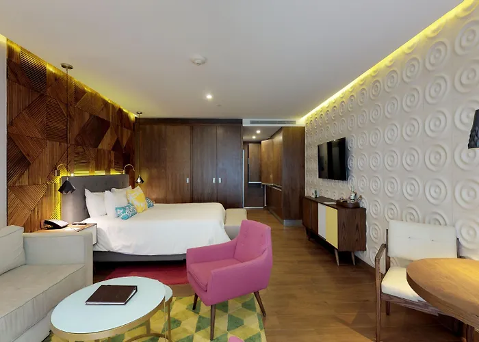 The Fives Downtown & Residences, Curio Collection By Hilton
