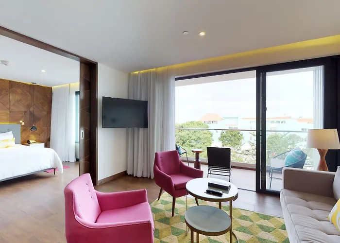 Hotel The Fives Downtown & Residences, Curio Collection By Hilton