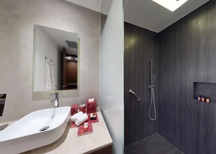 Hotel The Fives Downtown & Residences, Curio Collection By Hilton