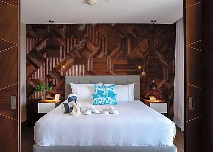 Hotel The Fives Downtown & Residences, Curio Collection By Hilton 4*