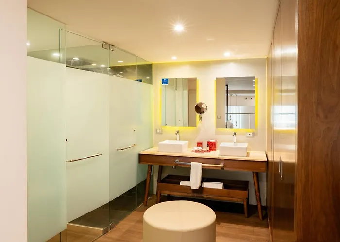 The Fives Downtown & Residences, Curio Collection By Hilton 4*