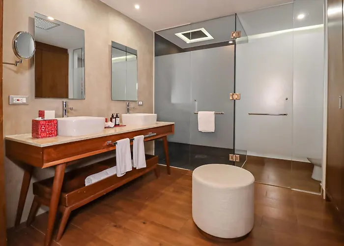 The Fives Downtown & Residences, Curio Collection By Hilton