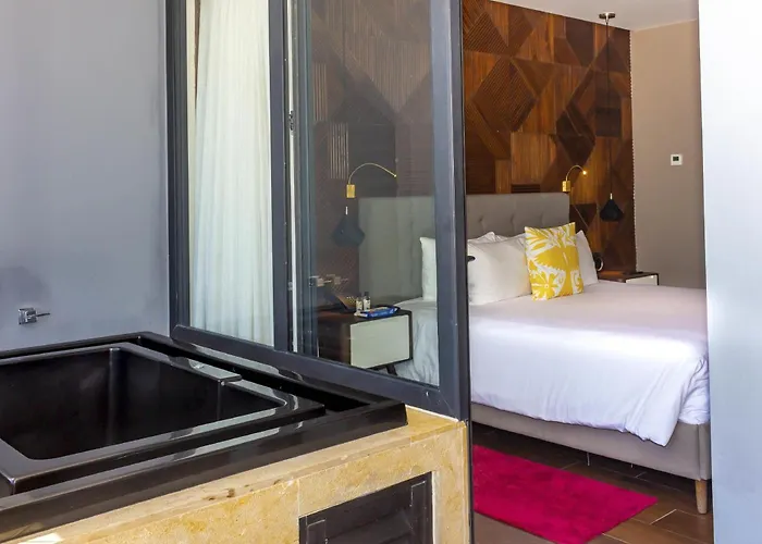 Hotel The Fives Downtown & Residences, Curio Collection By Hilton 4*