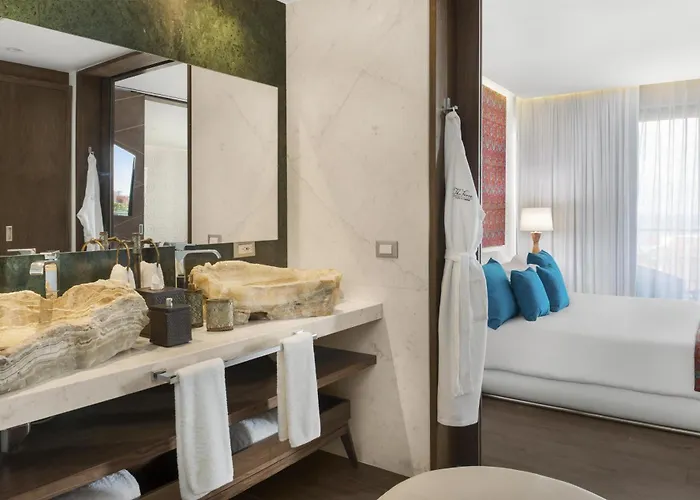 The Fives Downtown & Residences, Curio Collection By Hilton